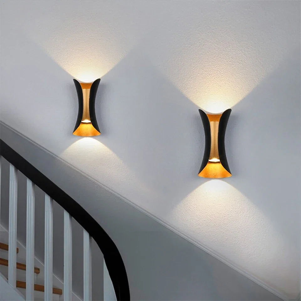 Applique murale LED noire et dorée | IP65, 10 W, haut et bas