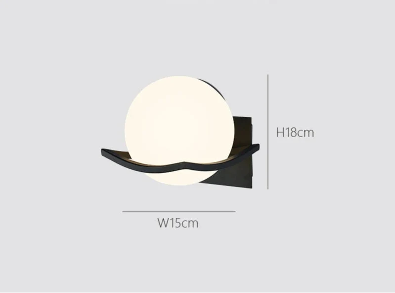 Applique Makar | Globe en verre opalin, 3 coloris