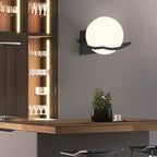Applique Makar | Globe en verre opalin, 3 coloris