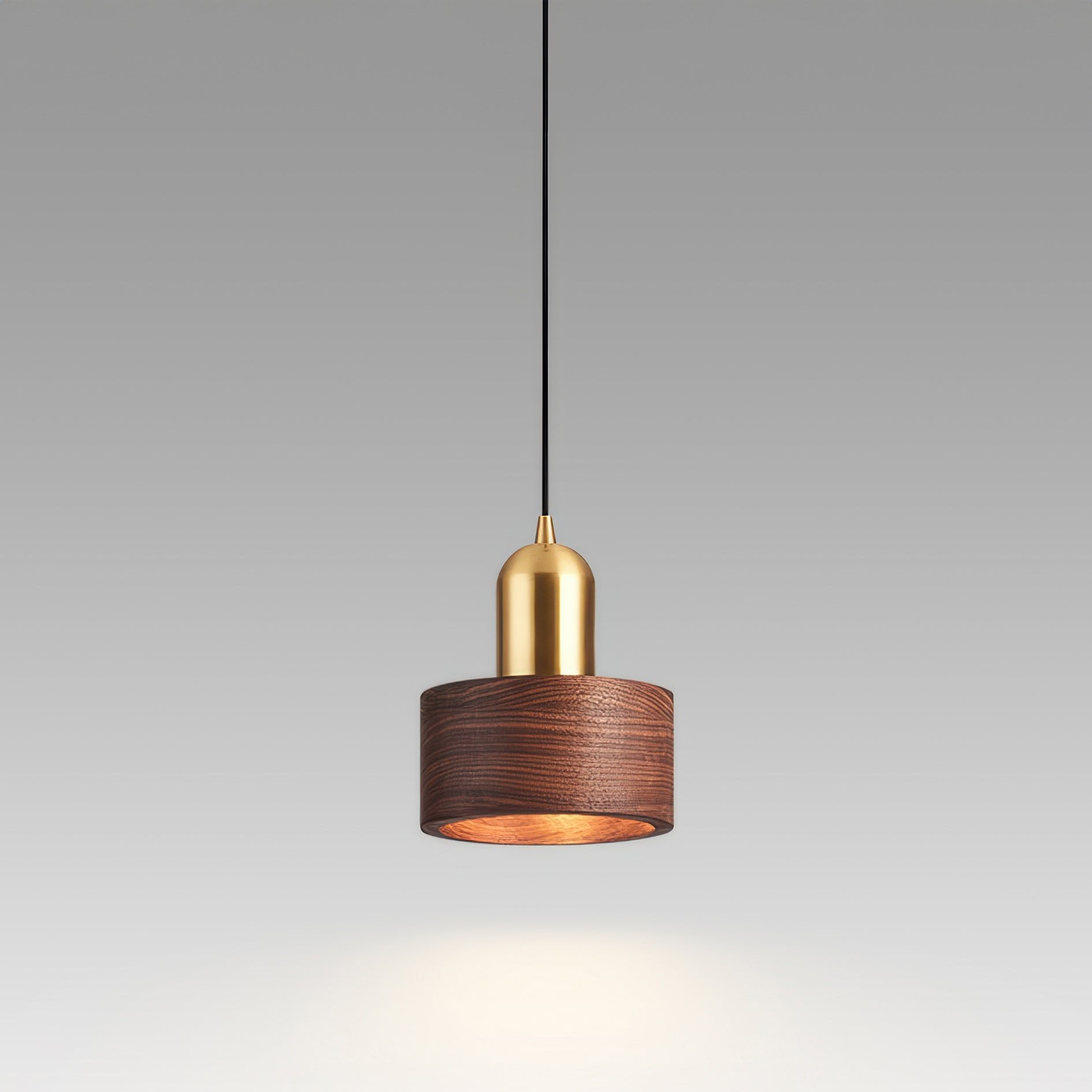 Suspension cylindrique | Noyer et laiton, style japonais