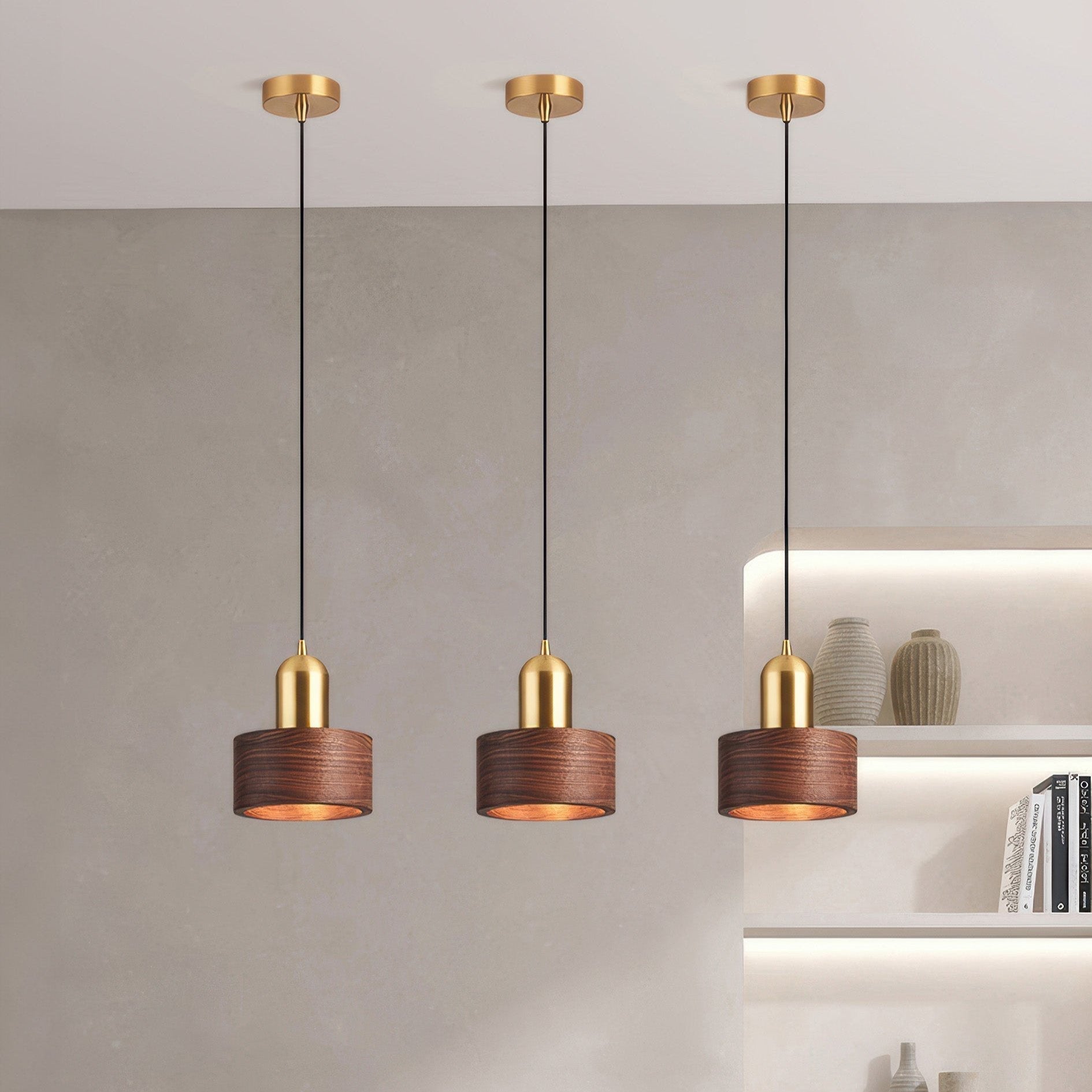 Suspension cylindrique | Noyer et laiton, style japonais