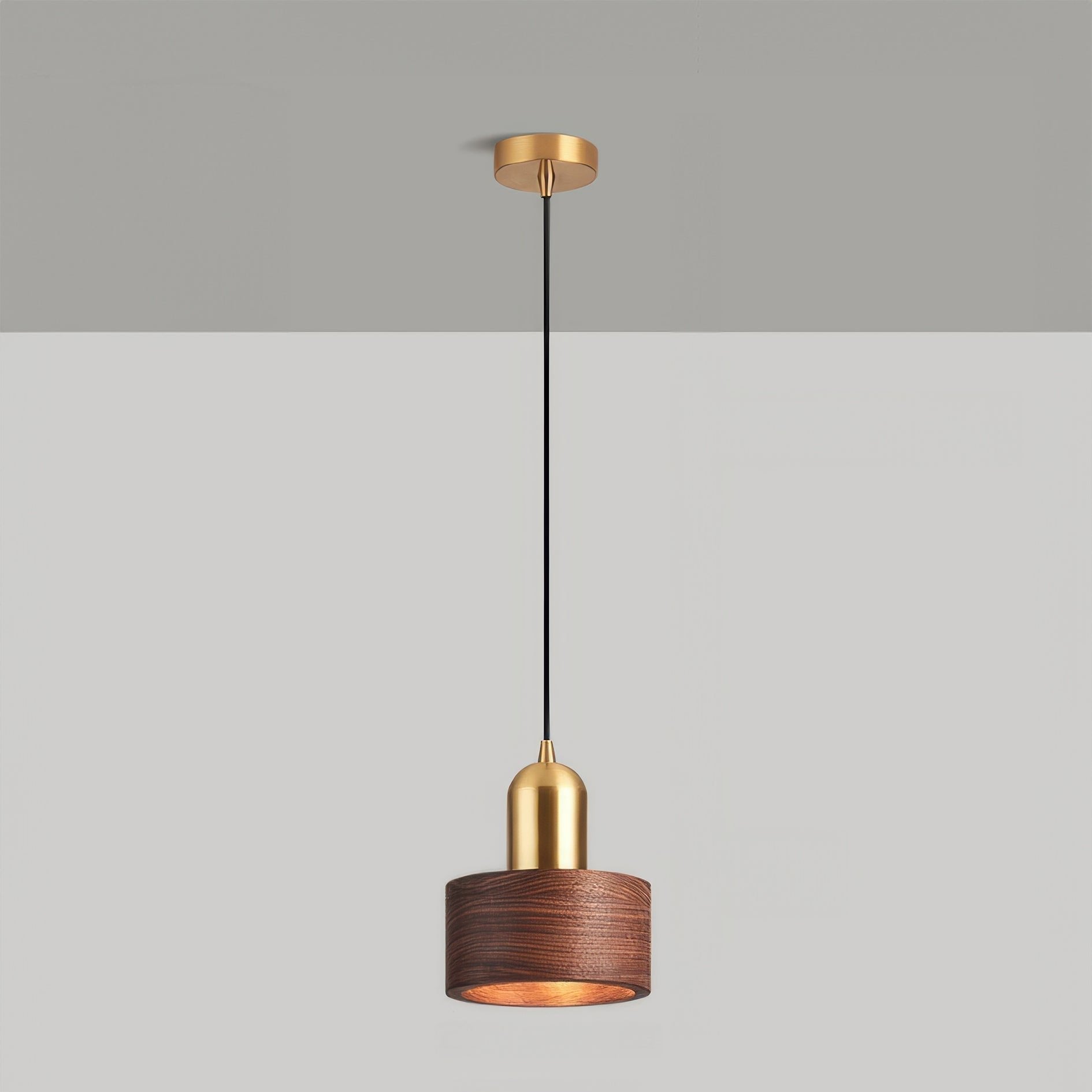 Suspension cylindrique | Noyer et laiton, style japonais