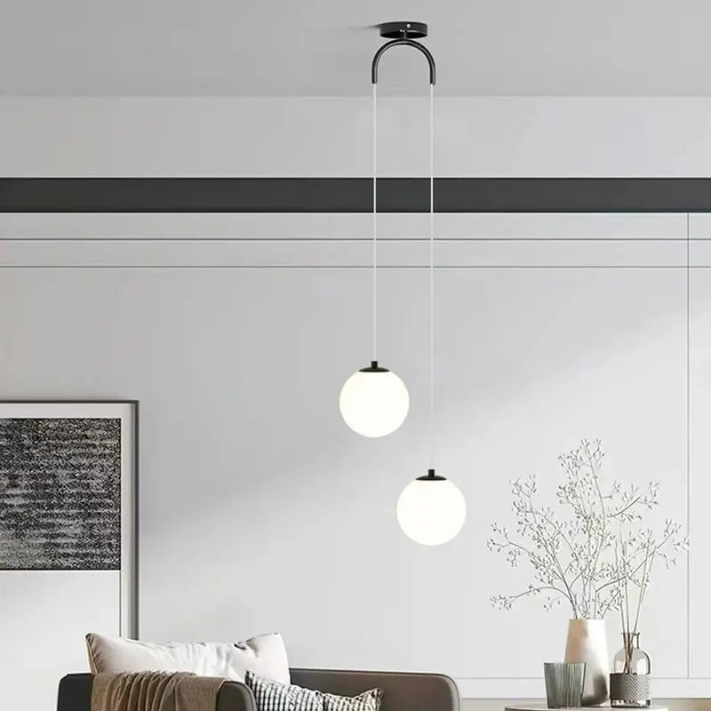 Suspension Luna | Globe en verre opalin, 1 ou 2 têtes