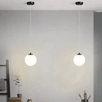 Suspension Luna | Globe en verre opalin, 1 ou 2 têtes