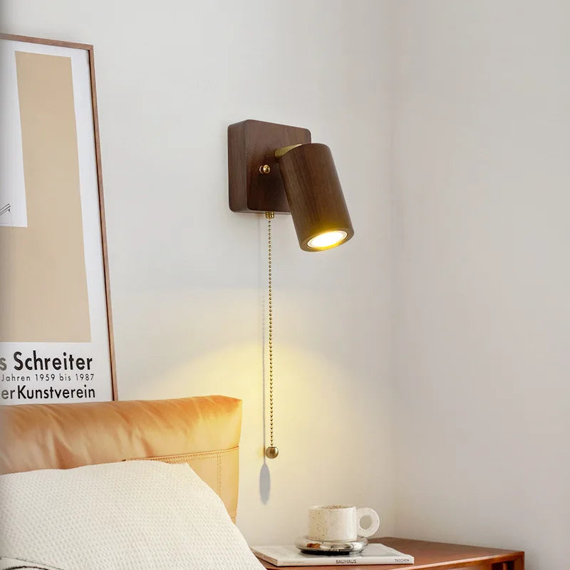 Applique Arlo | Spot LED orientable en noyer et laiton