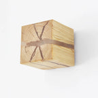 Applique WoodAura | Bois massif sculpté main et résine, 8 cm