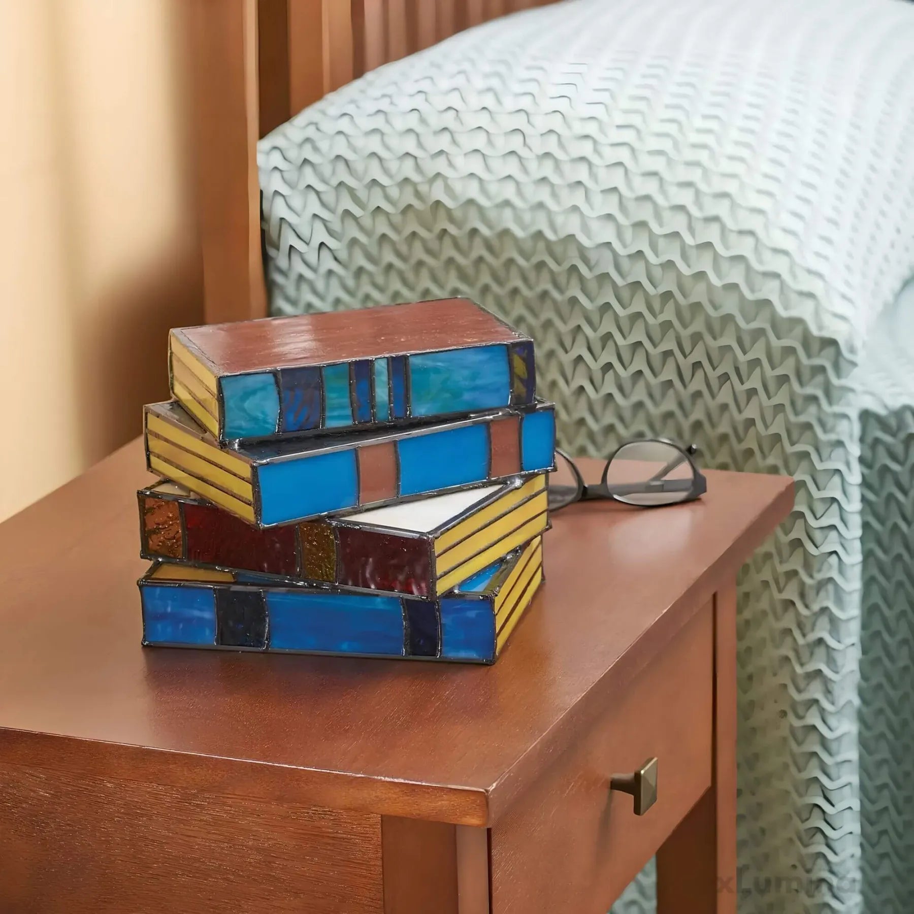 Lampe à poser livre en vitrail | Luminaire d’art fait main