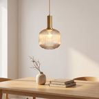 Suspension en verre strié et laiton poli, 20 × 30 cm, salle à manger scandinave