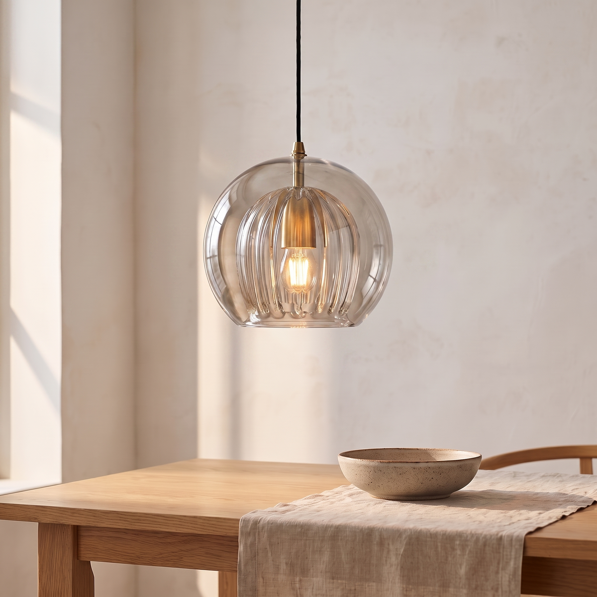 Suspension en verre nervure LuxeSphere, gris, salle a manger scandinave
