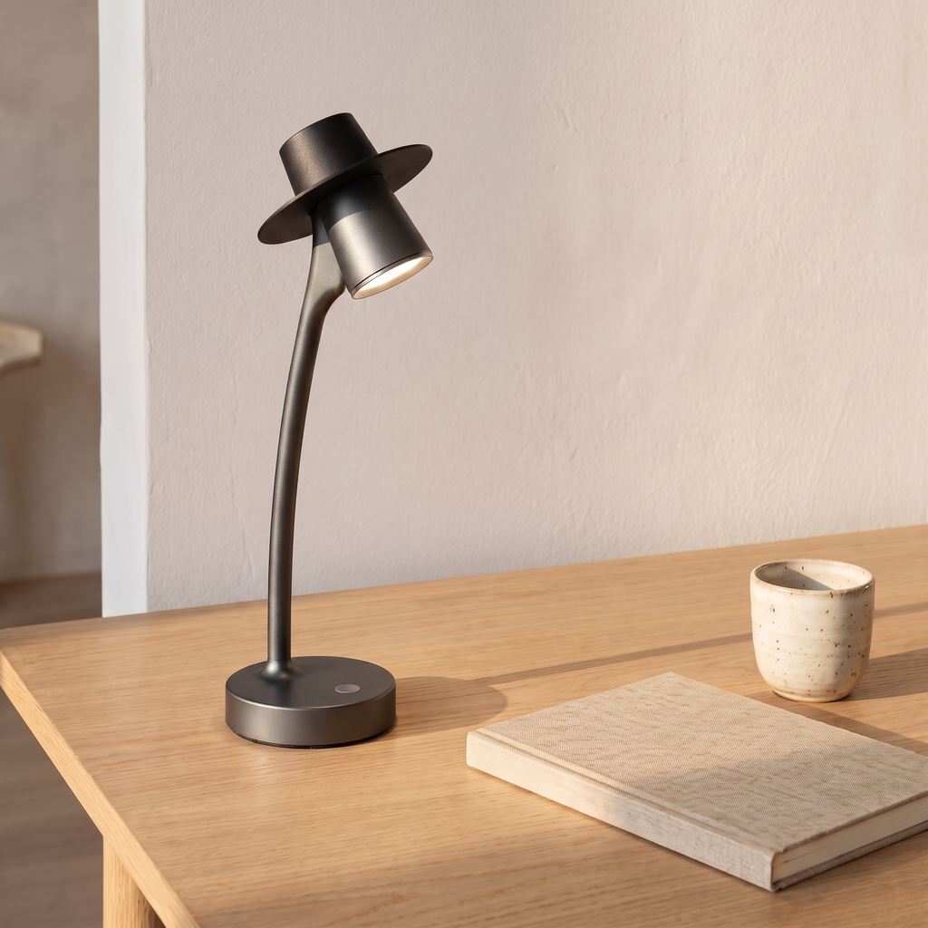 Lampe de bureau LED chapeau, coloris gris foncé, bureau scandinave