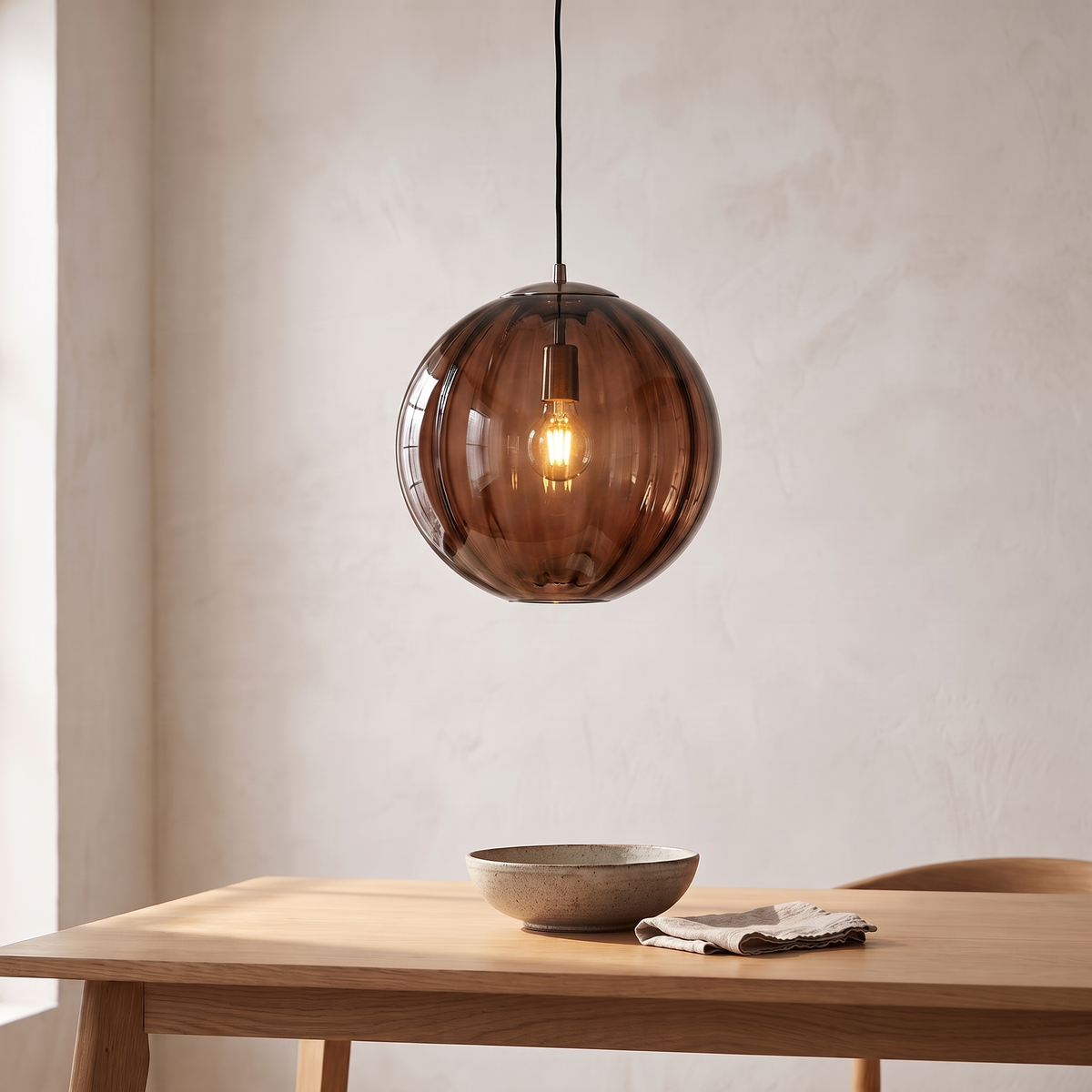 Suspension boule en verre, coloris brun, salle à manger scandinave