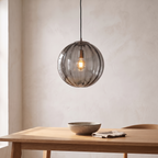 Suspension boule en verre, coloris gris fumé, salle à manger scandinave